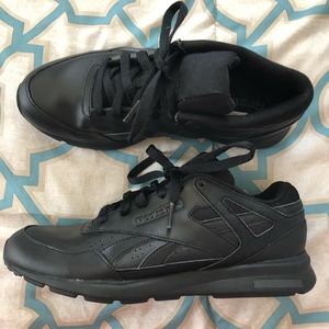 Reebok womens tennis shoes black size 8